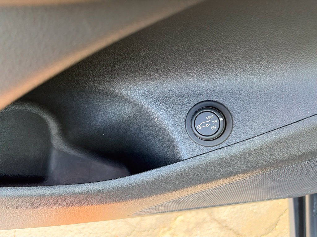 Used 2018 Buick Envision Essence AWD/4WD image 23