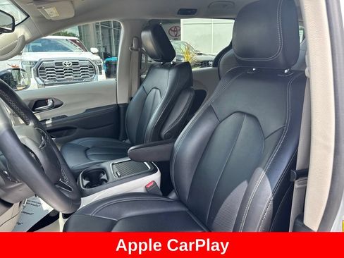 Used 2024 Chrysler Pacifica Limited FWD image 12
