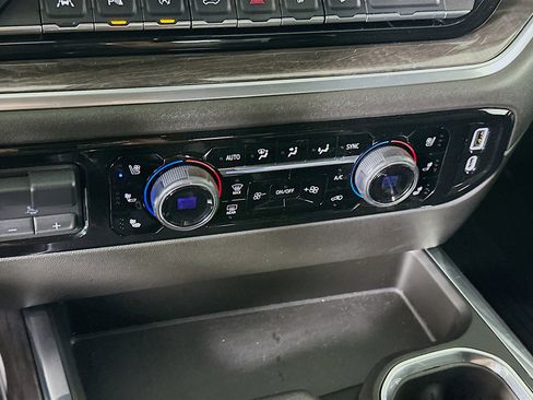Used 2022 Chevrolet Silverado 1500 LTZ AWD/4WD image 24