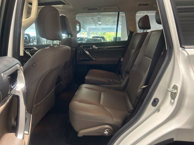 Used 2023 Lexus GX 460 Premium w/ Accessory Package AWD/4WD image 20
