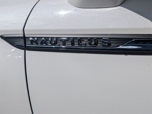 Certified 2022 Lincoln Nautilus Reserve image 10