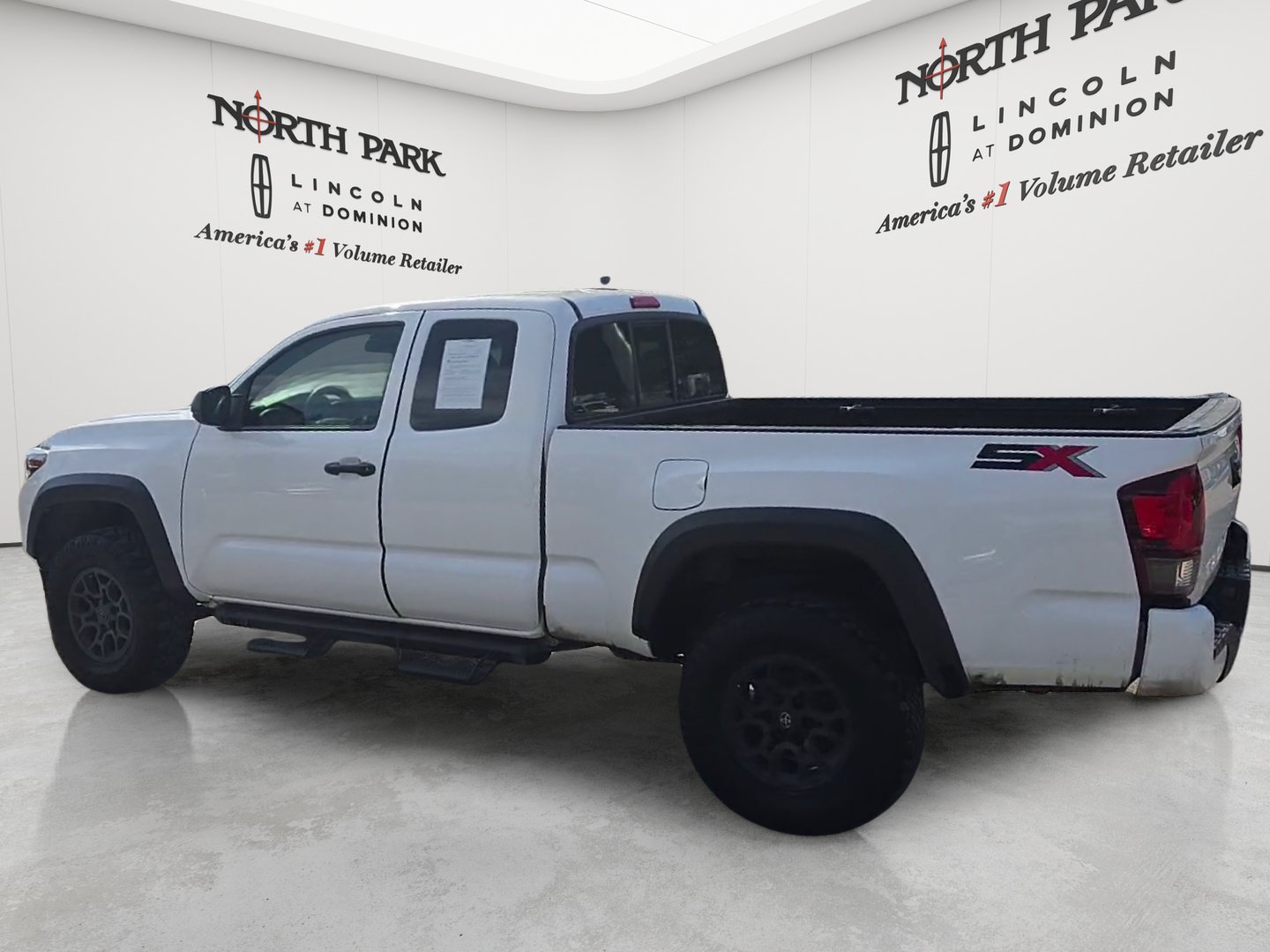 Used 2022 Toyota Tacoma SR w/ SX Package RWD image 4