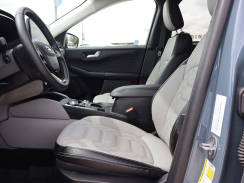 Used 2023 Ford Escape SE w/ PHEV Premium Package FWD image 9