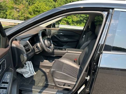 Used 2023 Nissan Rogue Platinum w/ Platinum Premium Package AWD/4WD image 2