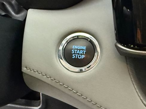 Used 2022 Toyota Highlander LE FWD image 10