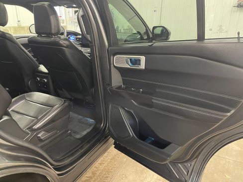 Used 2020 Ford Explorer Limited w/ Class III Trailer Tow Package image 32