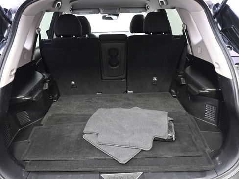 Used 2019 Nissan Rogue S AWD/4WD image 19