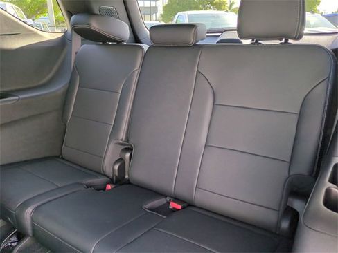 Used 2025 Chevrolet Traverse LT w/ Sun and Wheel Package image 16
