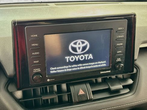 Used 2021 Toyota RAV4 LE AWD/4WD image 15