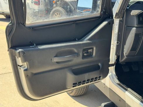 Used 2003 Jeep Wrangler SE AWD/4WD image 9
