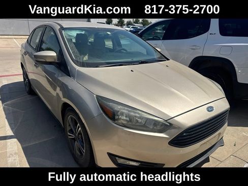 Used 2017 Ford Focus SE FWD image 4