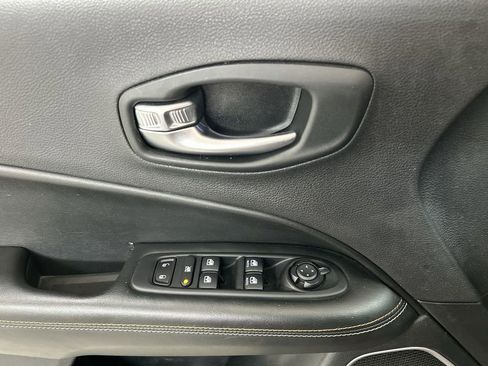 Used 2020 Jeep Compass Latitude w/ Cold Weather Group image 11