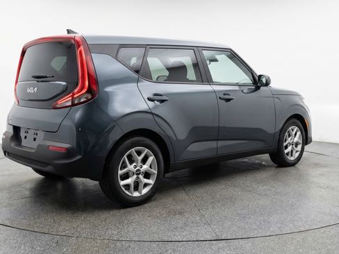 Used 2025 Kia Soul LX w/ LX Technology Package FWD image 9