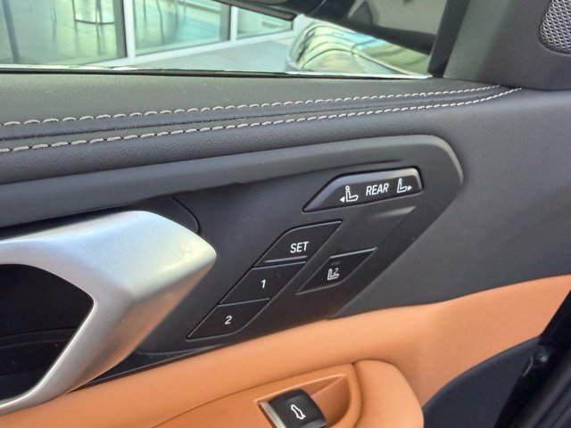 Used 2026 BMW X7 xDrive40i w/ M Sport Package AWD/4WD image 13