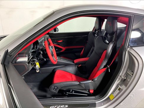 Used 2018 Porsche 911 GT2 RS RWD image 5