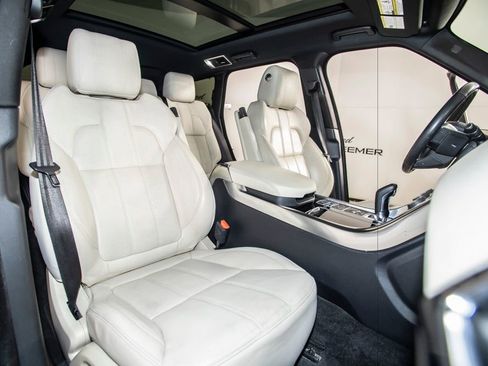 Used 2017 Land Rover Range Rover Sport HSE image 18