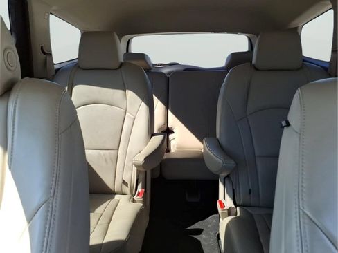 Used 2019 Buick Enclave Essence FWD image 32