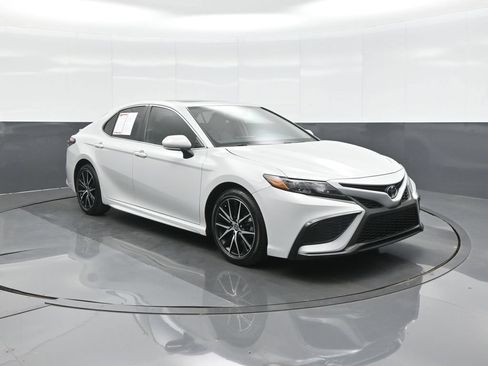 Used 2024 Toyota Camry SE FWD image 1