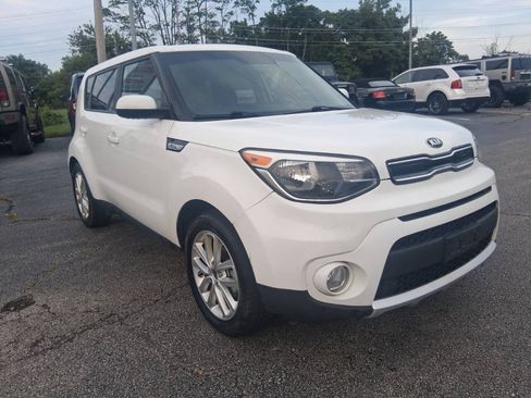 Used 2018 Kia Soul + FWD image 3