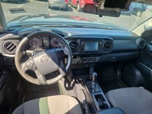 Used 2017 Toyota Tacoma SR RWD image 3