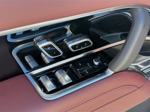 New 2026 Land Rover Range Rover SE image 23