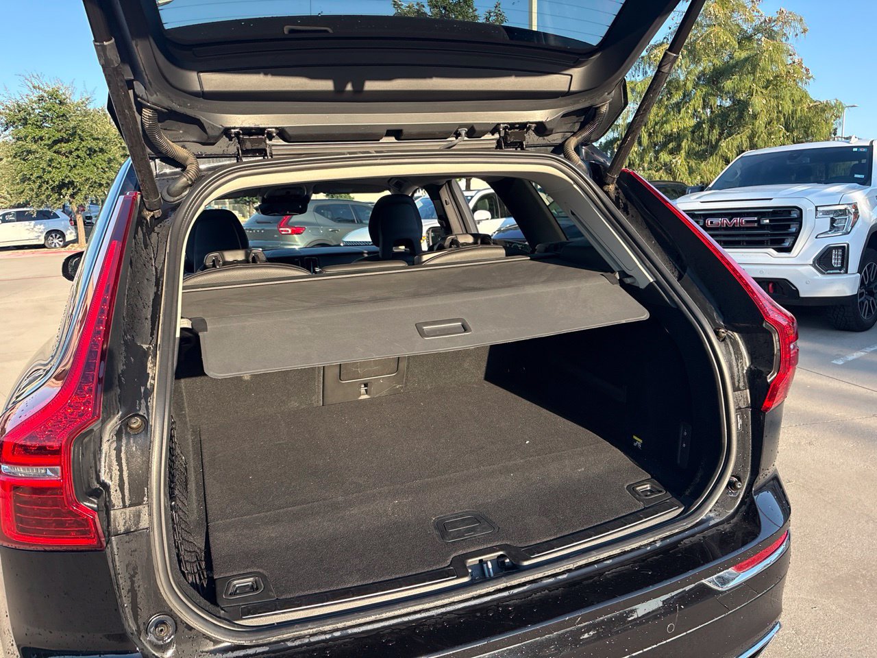 Used 2019 Volvo XC60 T8 Inscription w/ Advanced Package AWD/4WD image 10