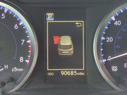 Used 2018 Toyota Highlander LE image 24