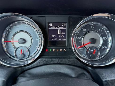 Used 2014 Chrysler Town & Country Touring FWD image 23