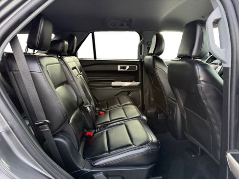 Used 2023 Ford Explorer XLT w/ Equipment Group 202A image 17
