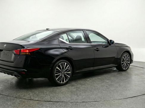 Used 2025 Nissan Altima 2.5 SV image 9