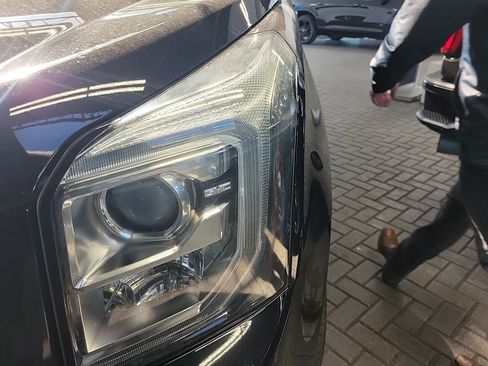 Used 2018 GMC Yukon Denali w/ Denali Ultimate Package image 24