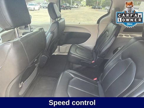Used 2023 Chrysler Pacifica Touring-L FWD image 22