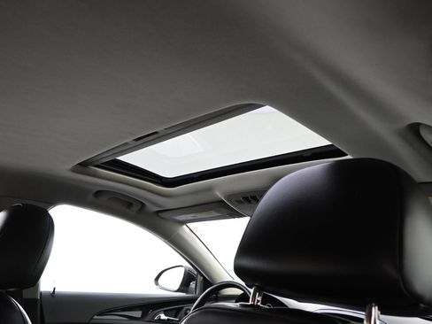 Used 2013 Buick Regal Premium image 17