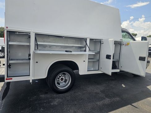Used 2018 GMC Savana 3500 w/ Power Convenience Package RWD image 16