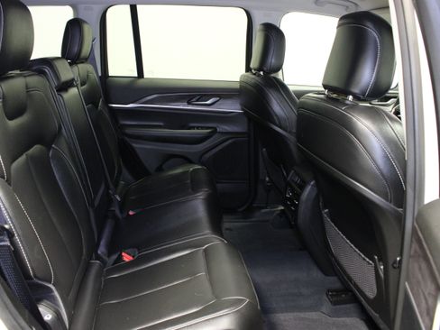 Used 2023 Jeep Grand Cherokee Limited AWD/4WD image 15