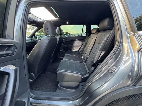 Used 2022 Volkswagen Tiguan SEL R-Line AWD/4WD image 12