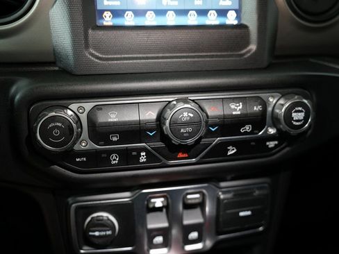 Used 2020 Jeep Wrangler Sport image 24