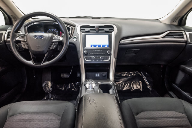 Used 2020 Ford Fusion SE FWD image 25