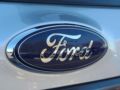 Used 2017 Ford Explorer XLT w/ Equipment Group 202A image 32