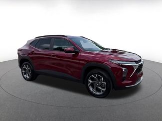 Used 2025 Chevrolet Trax LT w/ LT Convenience Package FWD video 2