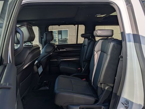 New 2026 Jeep Grand Wagoneer Summit w/ Premium Group III AWD/4WD image 6