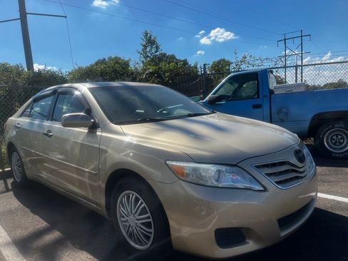 Used 2010 Toyota Camry SE image 4
