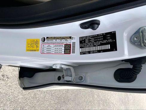 Used 2020 Toyota Highlander XLE image 21