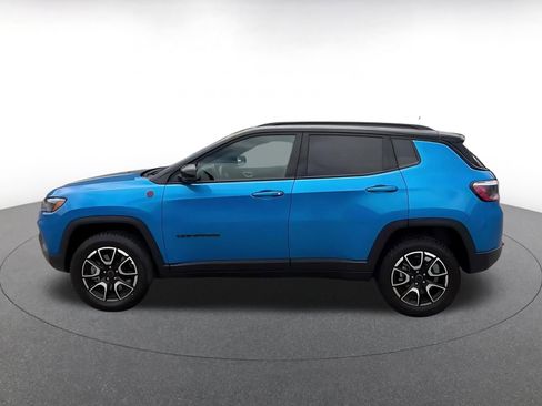 Used 2025 Jeep Compass Trailhawk AWD/4WD image 9