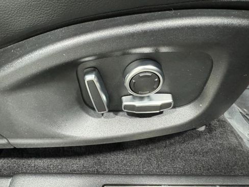 Used 2021 Jaguar E-PACE SE image 21