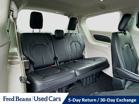 Used 2024 Chrysler Pacifica Touring-L FWD image 38