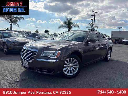 Used 2014 Chrysler 300 image 1