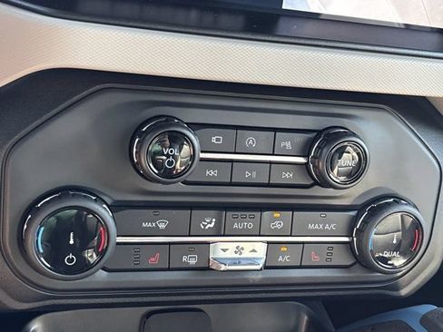 Used 2022 Ford Bronco Wildtrak AWD/4WD image 32