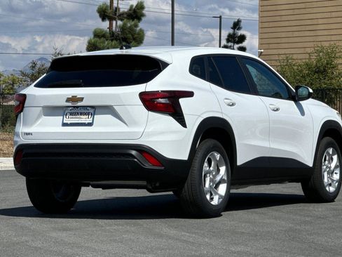 New 2026 Chevrolet Trax LS w/ LS Convenience Package image 4