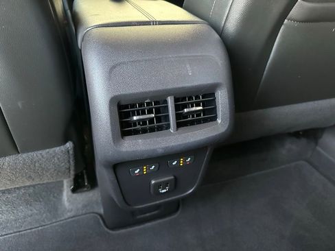 Used 2024 Chevrolet Equinox Premier image 23